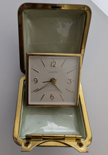 Europa-Reisewecker im grünem