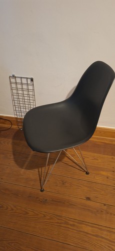 Vitra eames plastic side chair - side,