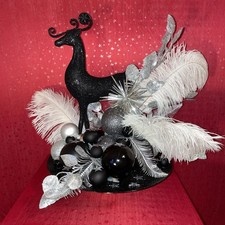 Weihnachtsgesteck Schwarz/Silber 40x40 Rosen Federn Tischdeko