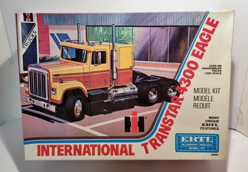 Ertl 8025 international - 8025,