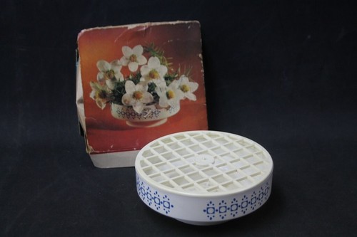 Alte blumensteckschale - x,
