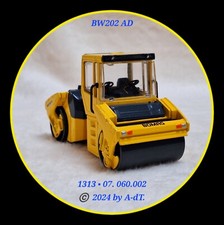 ?  BOMAG »BW202 AD • Knickgelenkte Tandemwalze« • Scale ca. 1:50