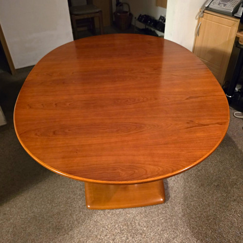 Ovaler esstisch aus holz - aus,