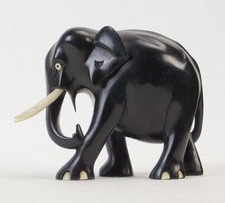 Elefant Handgeschnitzt aus