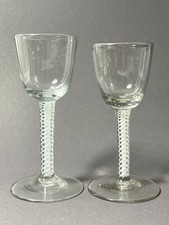 1 v. 2 Fadenglas / Kelchglas