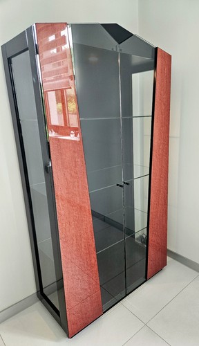 Mittelgroße vitrine - mittelgroße,
