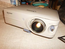 Sharp PG-B10S Projector Beamer SVGA XGA 3LCD 1200 - Mit VB, Lampe austauschen!