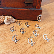 10 Katze im Mond Anhänger