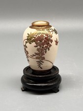 Fein bemalte kleine japanische KIZAN-輝山 Satsuma-Vase aus der Meiji-Zeit