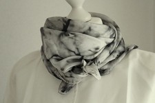 Satin Seidentuch schwarz grau handbemalt Tuch Seide 90 x 90 cm Geschenk Frauen