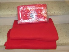 FCB Sitzkissen /Faltkissen mit 2 roten Fleecedecken