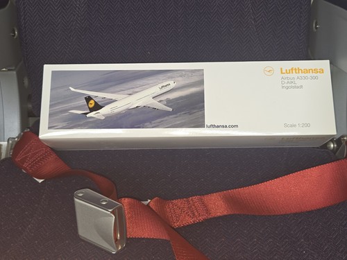 Lufthansa airbus a330 300 - lufthansa, a330-300