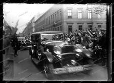 Glas-Negativ-Berlin-Militärparade-PKW-KfZ-Automobile-Gebäude-Architektur-