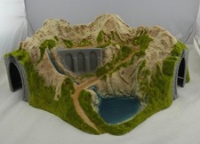 sehr schöner Eck-Tunnel