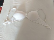 Moderner weißer BH Größe