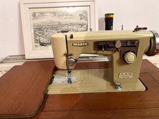 Gebrauchte IDEAL Nähmaschine mit Schrank.