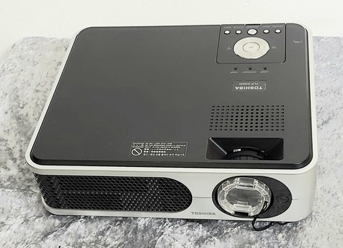Toshiba tlp xc3000a lcd beamer - tlp-xc3000a,