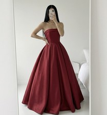 Elegantes Rotes Kleid Mit