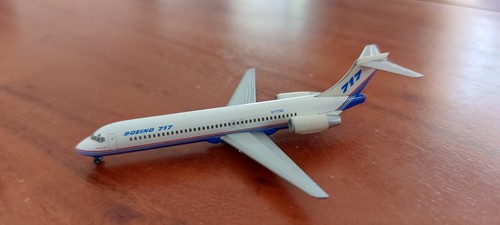 Flugzeugmodell boeing 717 - flugzeugmodell,
