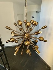 Sputnik-Kronleuchter in edler Gold-/Messingoptik. Designklassiker im Retro
