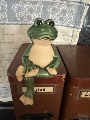Laubfrosch als kantenhocker - als,