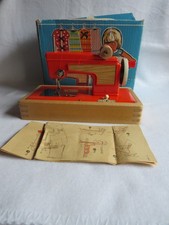 Alte Kindernähmaschine aus