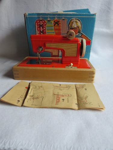 Alte kindernähmaschine aus - kindernähmaschine,