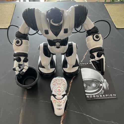Wowwee robosapien - wowwee,