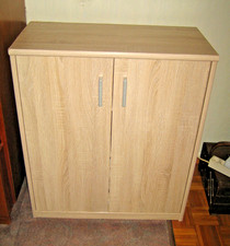 Kleiner Allzweckschrank aus hellem Furnier, B 72 cm, H 84 cm
