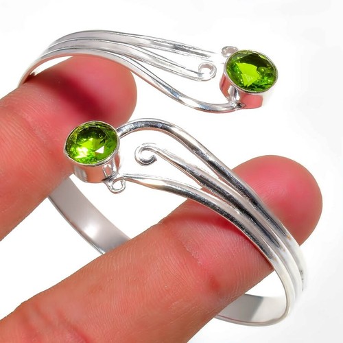 Grüner peridot edelstein - grüner,