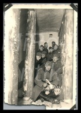 Foto, WK2, Westfront, Soldaten in einem Luftschutzkeller in Paris; L199L