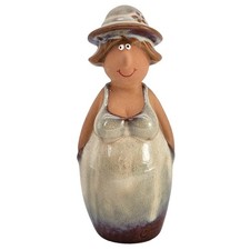 Figur Frau mit Hut,  Keramik