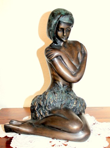 Bronzefigur sitzende dame - sitzende,