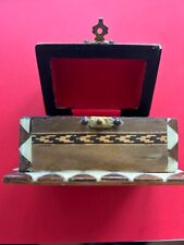 Vintage Handgemachte Holy Marquetry - Kleine Schatztruhe - roter Samt Inlay