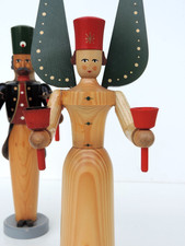 VINTAGE ORIGINAL ERZGEBIRGE ENGEL & BERGMANN HOLZ FIGUREN HÖHE CA. 34 CM