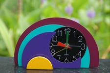 Post moderne Milano Memphis Tischuhr