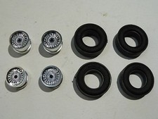 4 Felgen + 4 Reifen Carrera