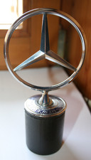 Mercedes-Benz Stern auf Sockel, Briefbeschwerer, Fan-Artikel,
