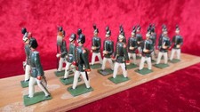 17 alte Bleisoldaten mit