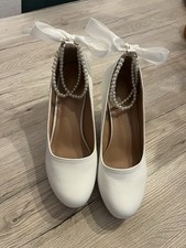 Schicke weiße Pumps Mit