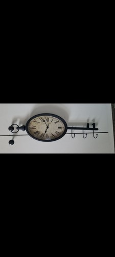 Wanduhr mit kleiderhaken - wanduhr,
