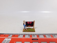 Preiser H0 Modell Holz Figur Frau mit Teppichklopfer Teppich 50er #EA975-0,5