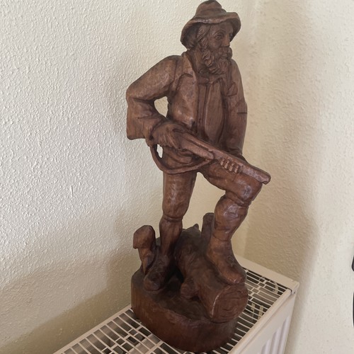 Holzfigur handgeschnitzt