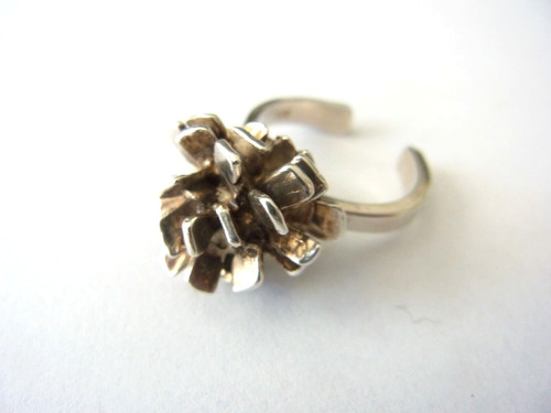 Extravaganter massiver ring - massiver,