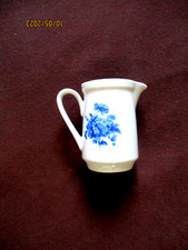 DDR MILCHKÄNNCHEN weiß blaue Blumen KAHLA KÖNITZ Porzellan 1964 - 1968