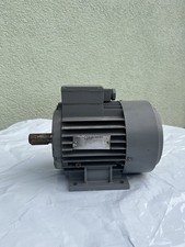Dreiphasen-Elektromotor MEZ Mohelnice –funktionstüchtig,  Industrie-Motor