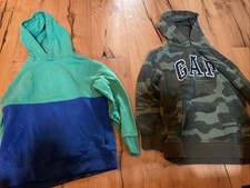 2 Originale Gap Kaputzenpullover in sehr guten Qualität.Beide sind Größe Xs .