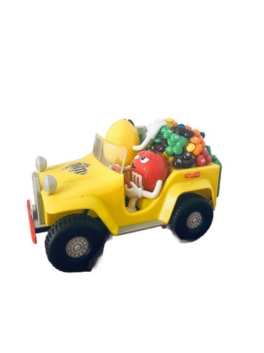 Gelber jeep novelty - m&ms,