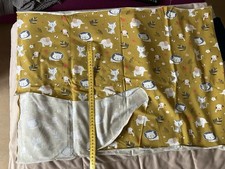 Toller Kinderjersey - senfgelb mit Wildtieren, ca 50 x 100 cm