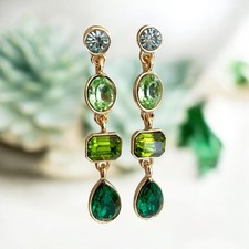 Aktion! Wunderschöne elegante Ohrringe mit funkelnden Strasssteinen grün